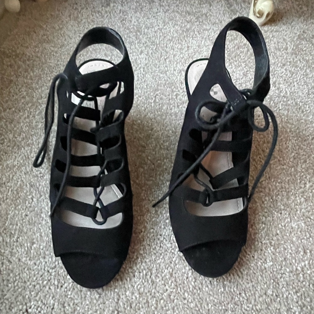 Vince Camuto black wedges